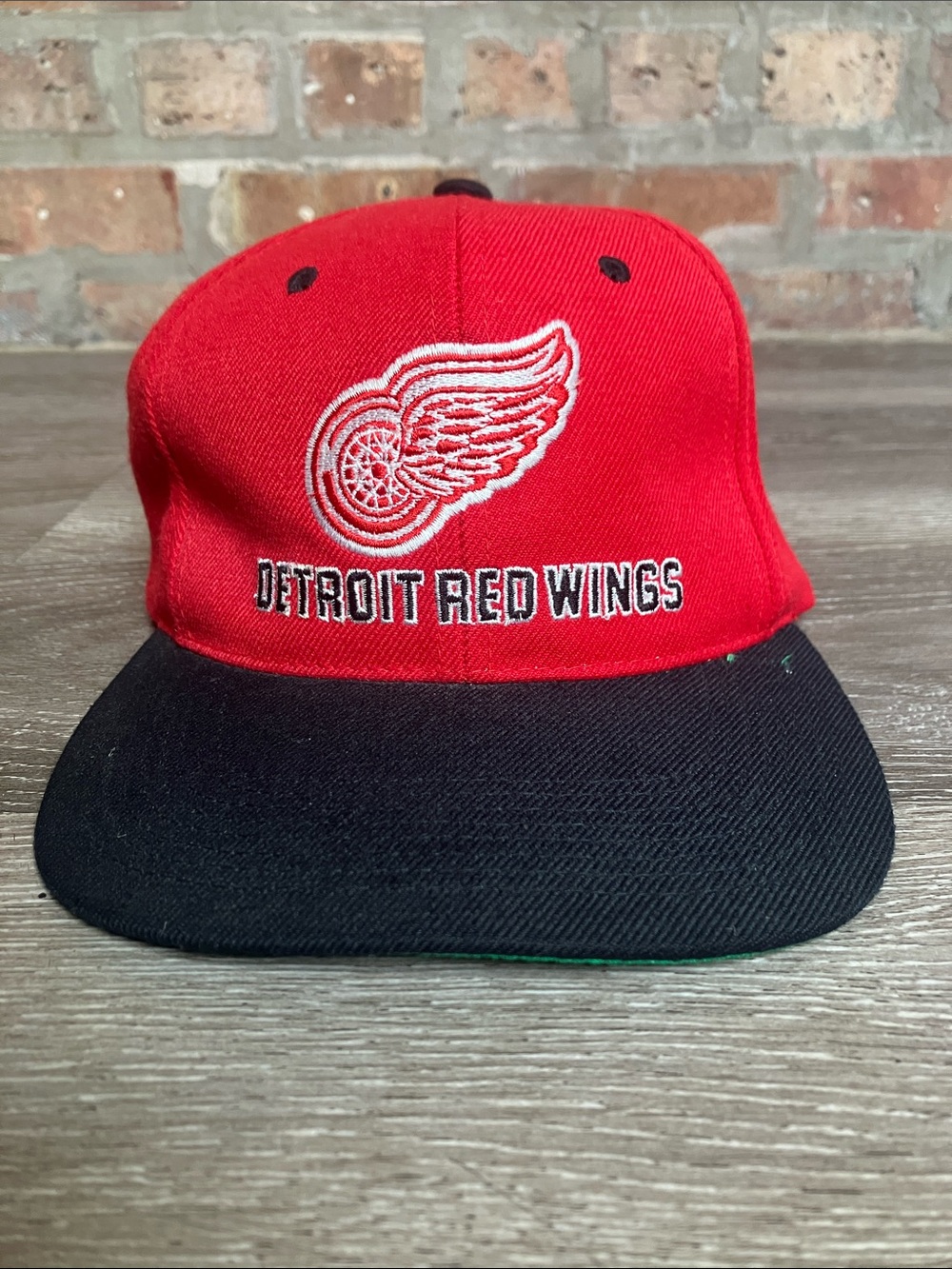 VINTAGE Detroit Red Wings Hat Cap Strap Back Red Black NHL Hockey